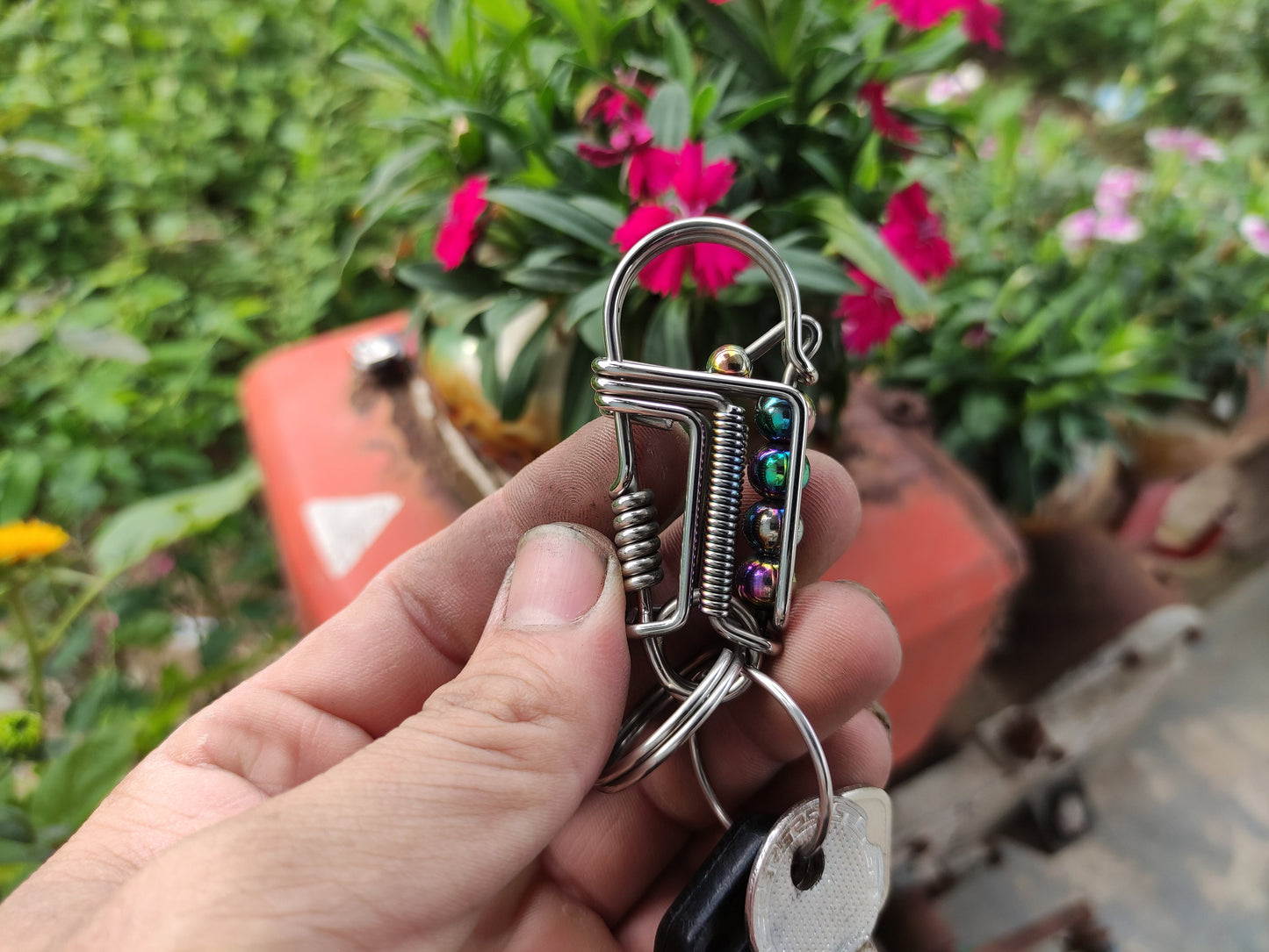 Distinctive Minimalism Handmade Wire-Wrapped Stainless Steel Carabiner Keychain - Elevate Your Style with Ctoom's Unique Keychain for Men