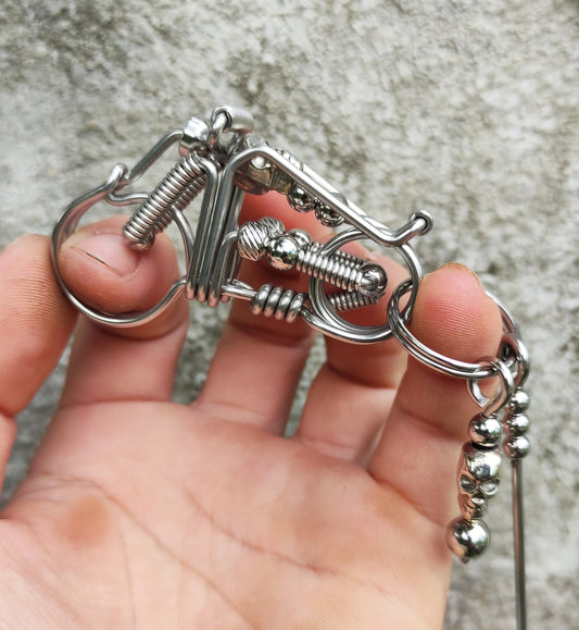 Handmade motorcycle style skull keychain | Craftsmen create artistic keychains | handmade keychain key holder | Mechanical carabiner hook